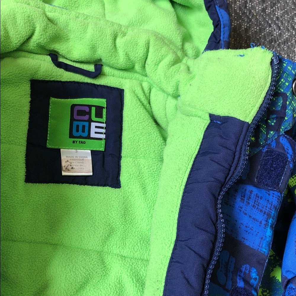 Tag Kids Blue Puffer winter Jacket with Neon Green Lining - Picture 3 of 10
